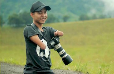 Homem nasceu sem mãos e pernas se tornou um fotógrafo reconhecido mundialmente