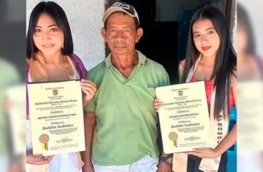 Meninas se formam e dedicam conquista ao vendedor de lanches que sempre ajudava elas